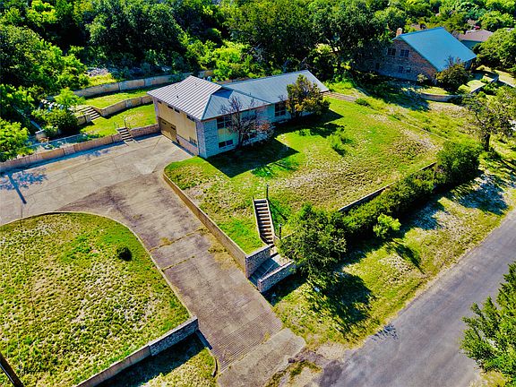 2nd image of 120 Bluebonnet Dr