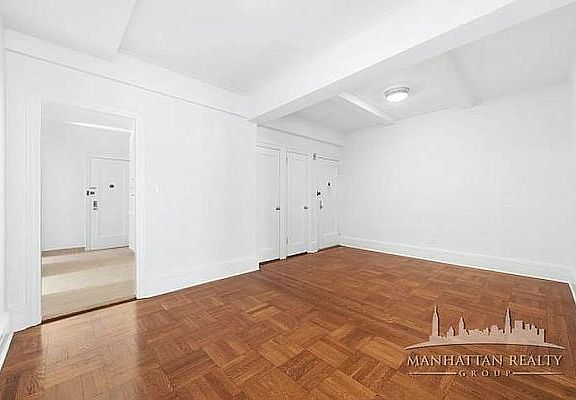2nd image of 217 E 89th St #4W
