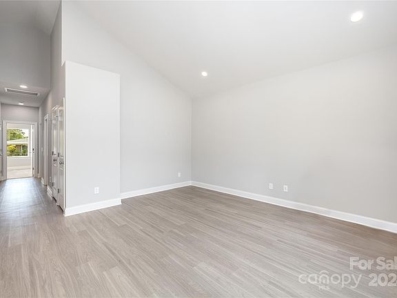 5th image of 227 Ivy Run Ct