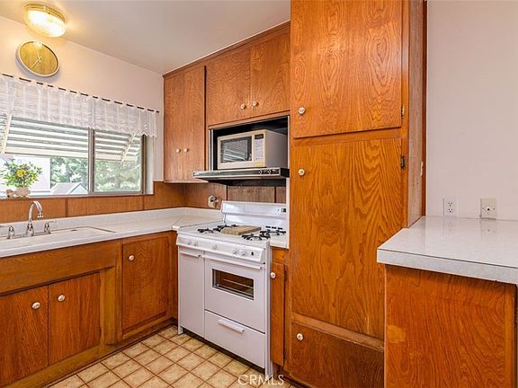 3rd image of 1901 Peyton Ave APT W