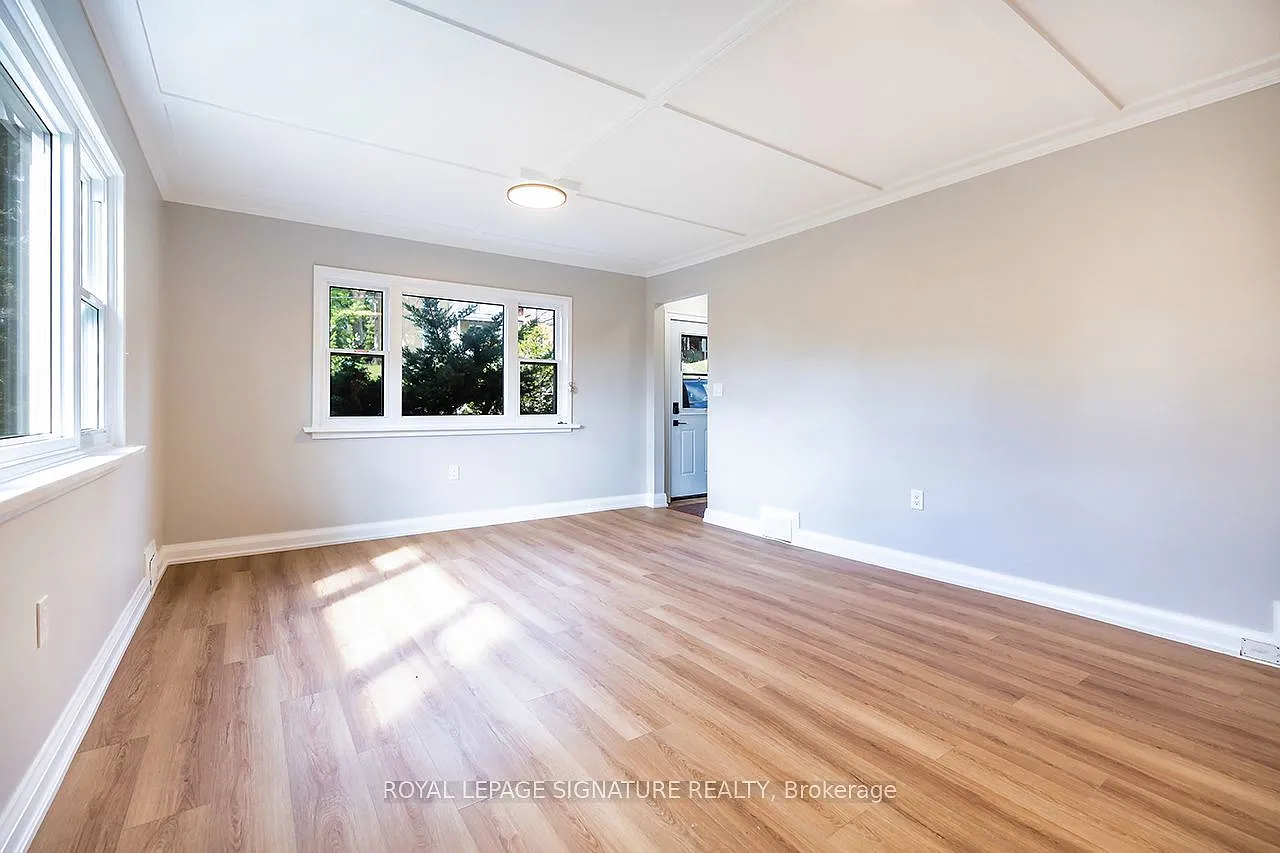 8 bed, $800 — Photo 2