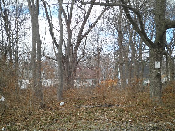 2nd image of 935 Wauceda Ave