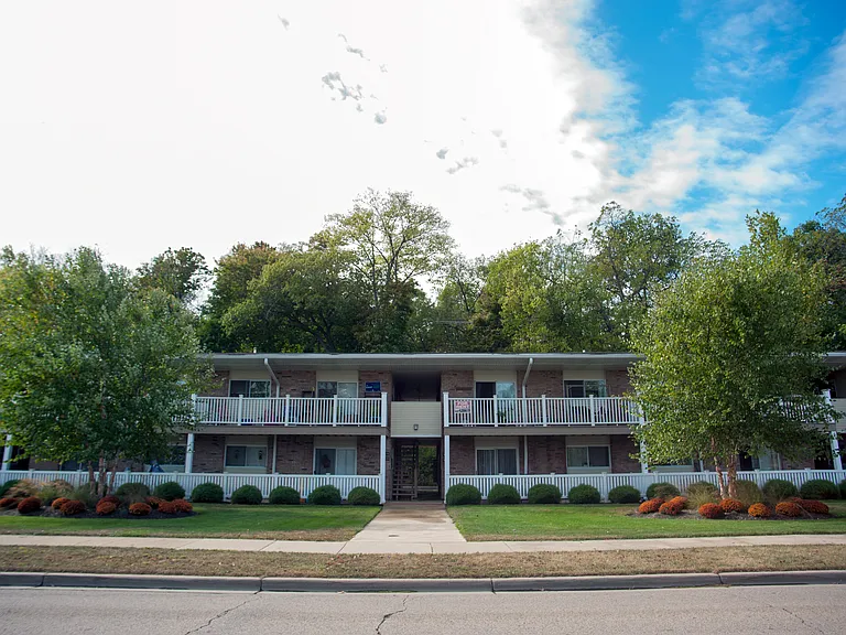 RiverWalk Apartments — Photo 6