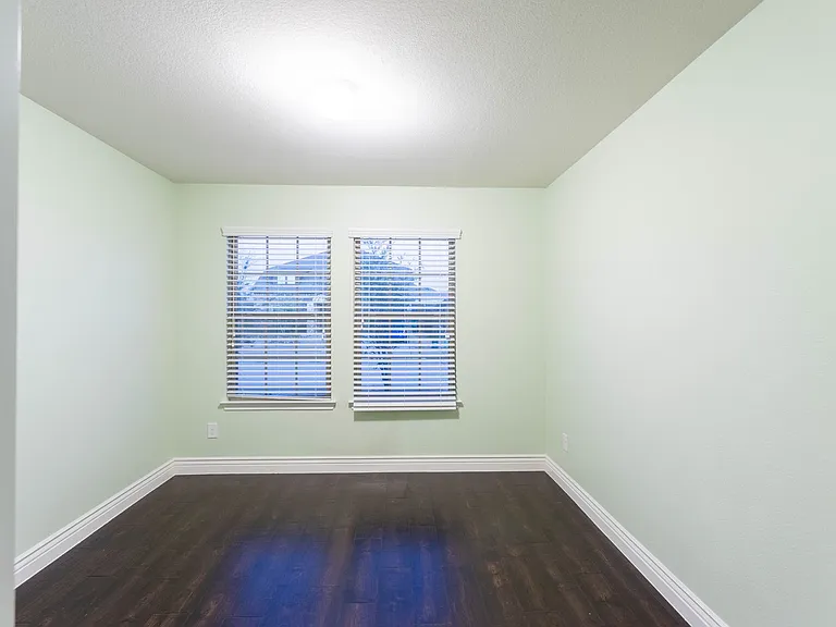 1009 Riverstone Trl — Photo 8