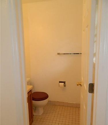 4th image of 44 Brookside Dr W