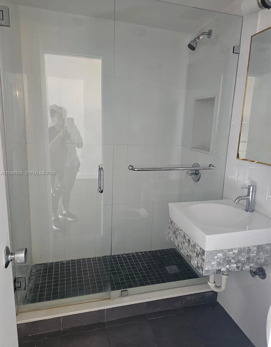 Cromwell Condominium — Photo 4