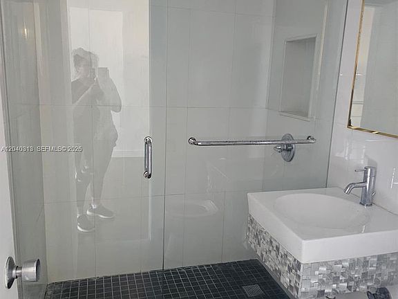 4th image of 1614 Jefferson Ave APT 3