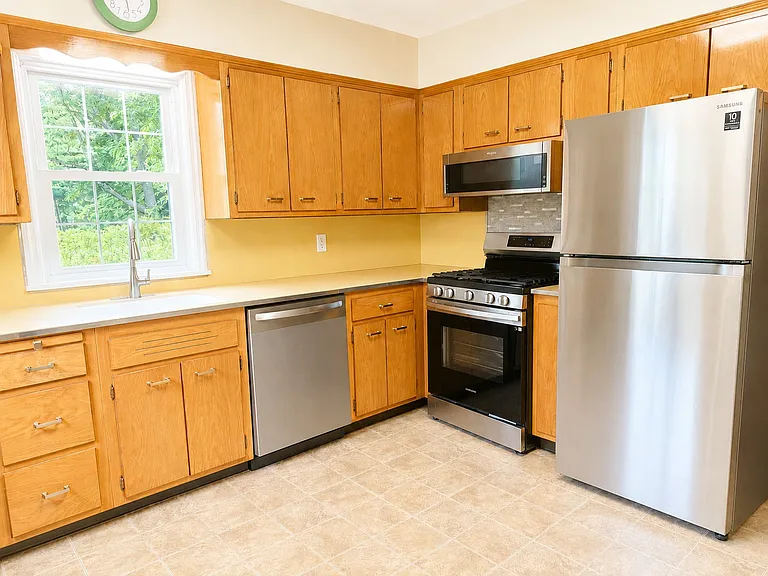 310 Kenilworth Rd — Photo 2