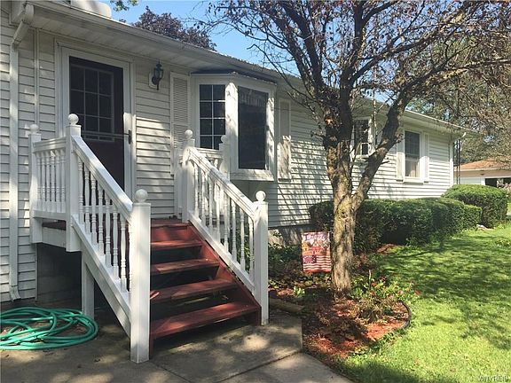 2nd image of 48 Laurel Dr