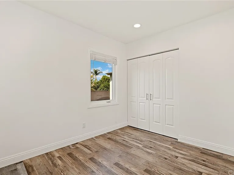 Emrys Ave — Photo 8