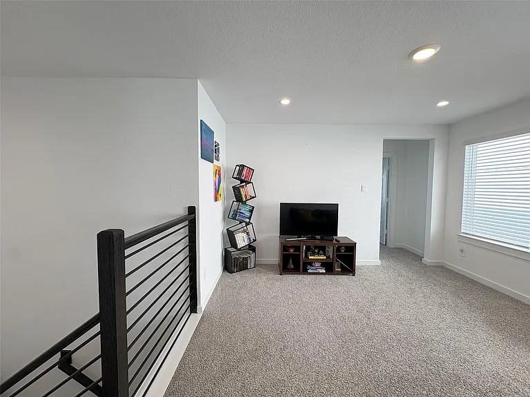2913 Crown Gate Dr — Photo 11