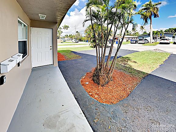 4th image of 838 SW 14th St