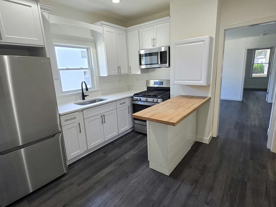 104 Winslow Pl