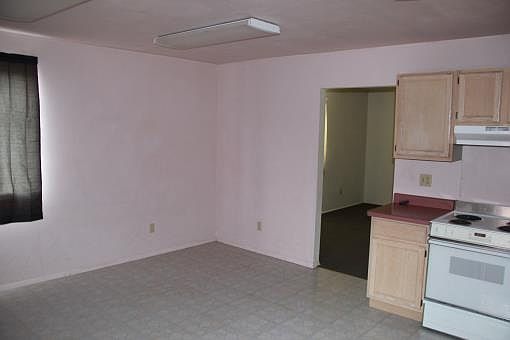 3rd image of 401 Silver Cir #1