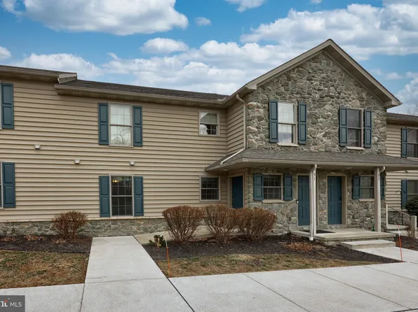 89 Midway Farms Ln, Lancaster, PA 17602