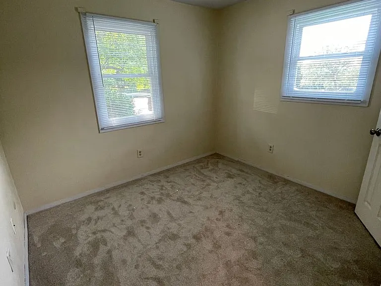704 Torrey Ln — Photo 6