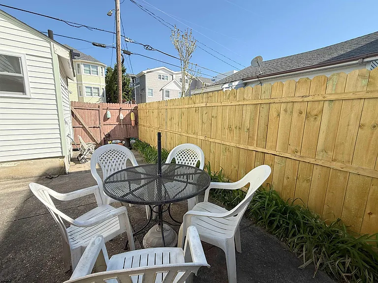 135 N Avolyn Ave #SEPTEMBER — Photo 17