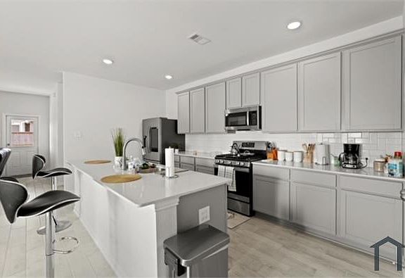 4th image of 1326 Ponderosa Pine Dr