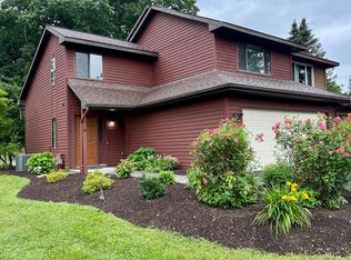 101 Meadowbrook Dr, Slingerlands, NY 12159