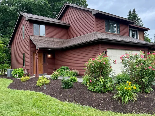 101 Meadowbrook Drive, Slingerlands, NY 12159