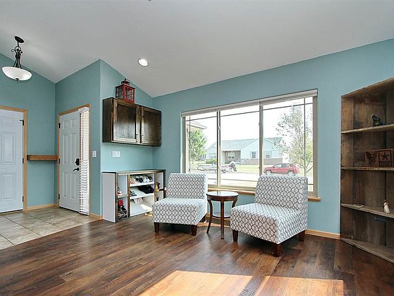 4th image of 815 Wood Lily Rd