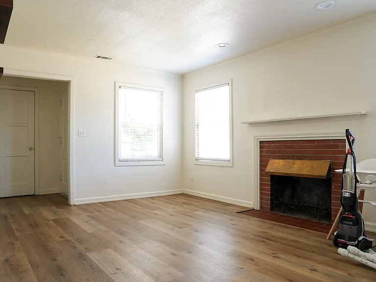 1531 W Mendocino Ave — Photo 3