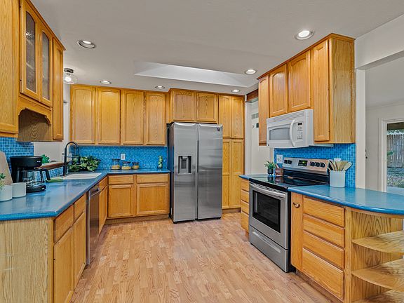 4th image of 353 Grand Canyon Dr