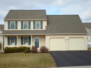 615 Goldfinch Ln, Manheim, PA 17545