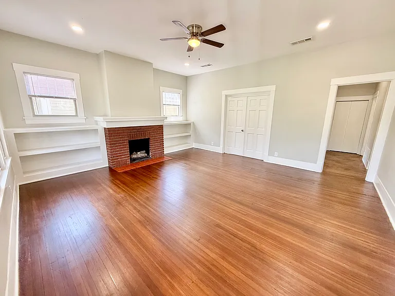 1201 E Lamar St — Photo 5