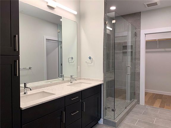 5th image of 900 S 1st St #207