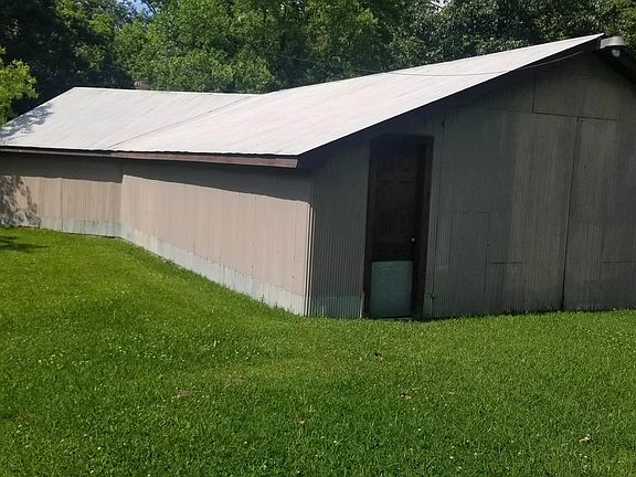 3rd image of 198 Rosewood St
