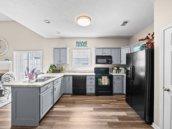 4th image of 3737 Meadow Ridge Ln