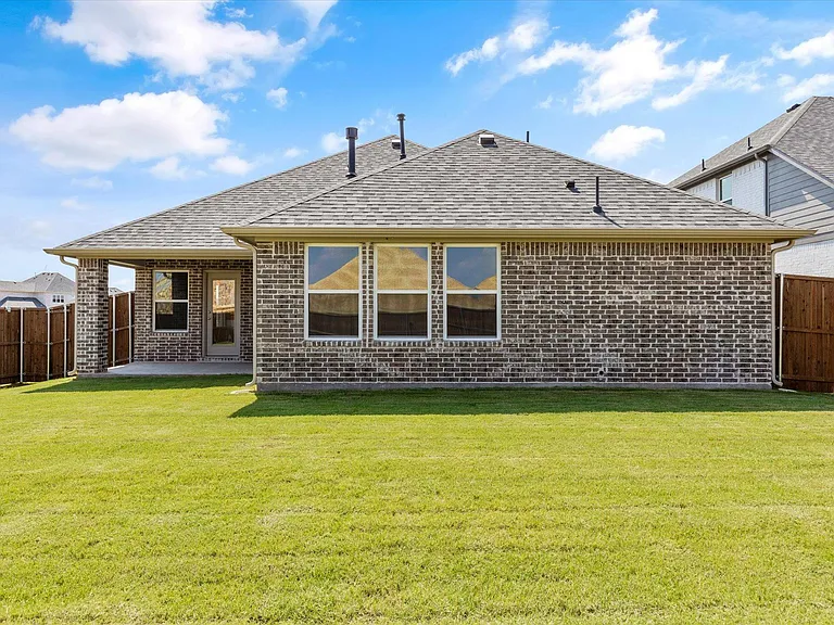 324 Amenduni Ln — Photo 33