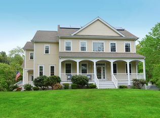 10 Hillside Dr, Wrentham, MA 02093