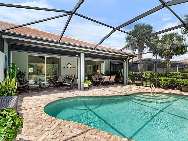 10730 Cetrella Dr — Photo 17