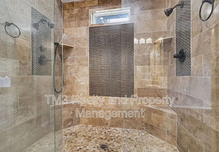 5605 NE Coral Dr — Photo 16