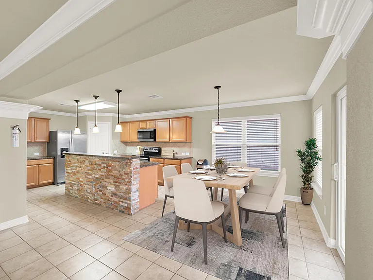 Dining/Kitchen