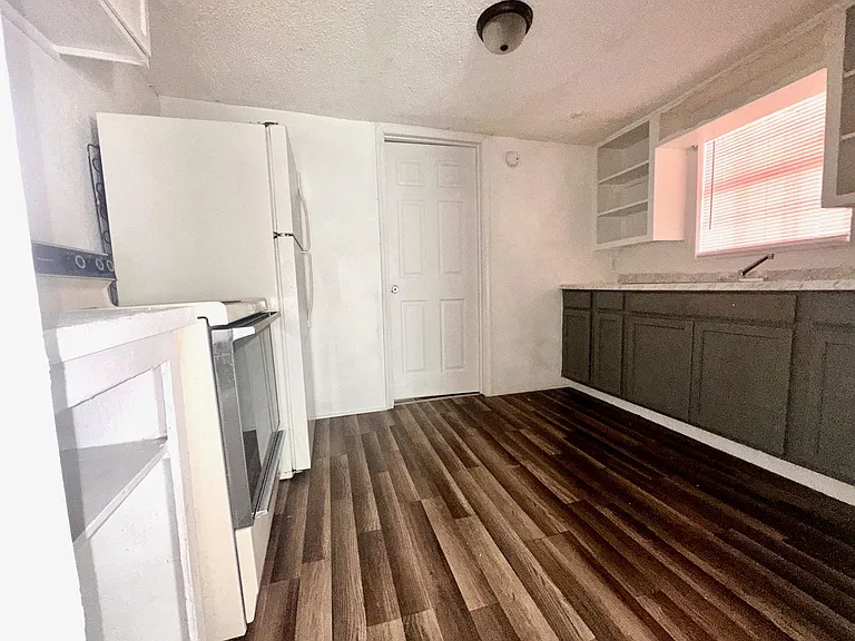 604 W Avenue I #A — Photo 5