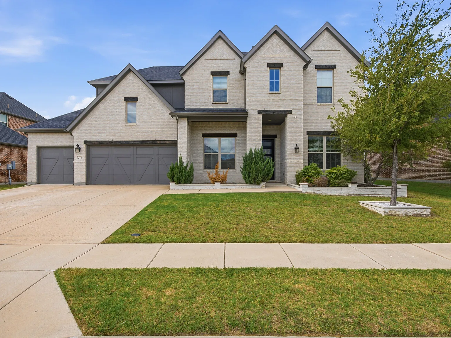 5 bed, 3.5 bath, 3250 sqft, $3,400 — Photo 2