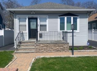 26 Coolidge Ave, Amityville, NY 11701