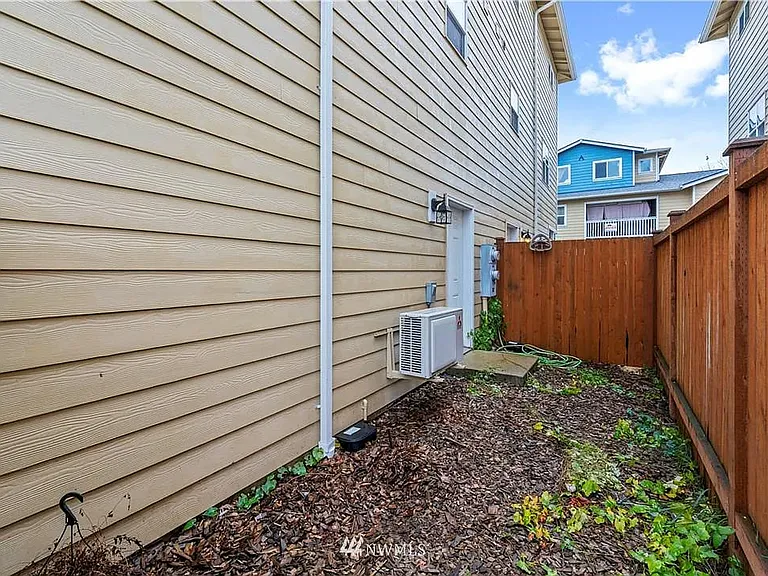 1017 W Main St #C101 — Photo 29