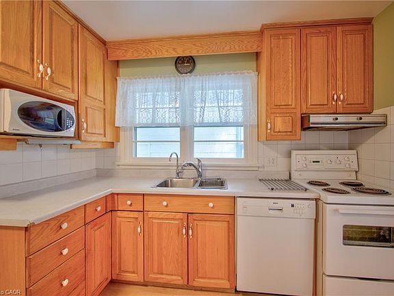 3rd image of 47 Branchton Rd