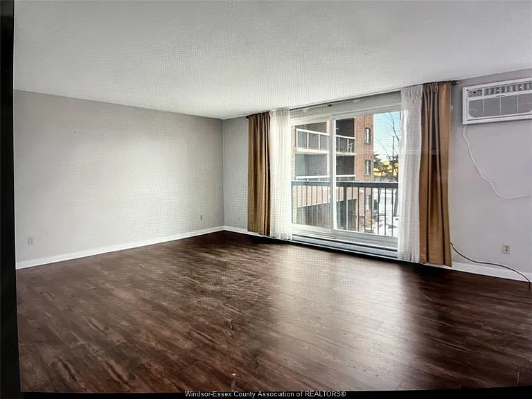 3936 Wyandotte St E #211 — Photo 3