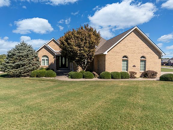 3rd image of 33 Bogey Ln