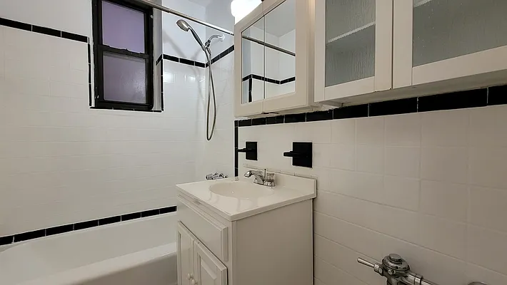 Rented by Oxford Property Group | media 23