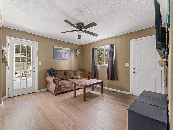 5th image of 621 N Walnut Avenue