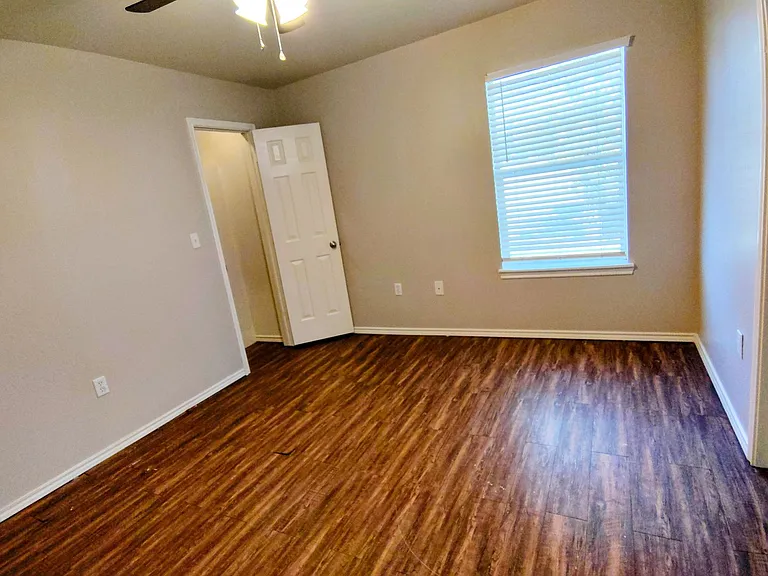 526 N Dover Ave — Photo 22