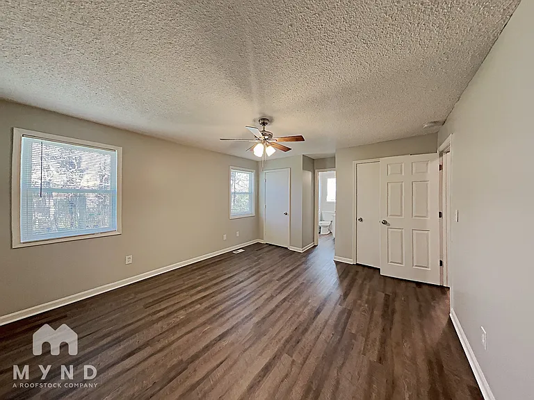 5924 Sutton Dr — Photo 7