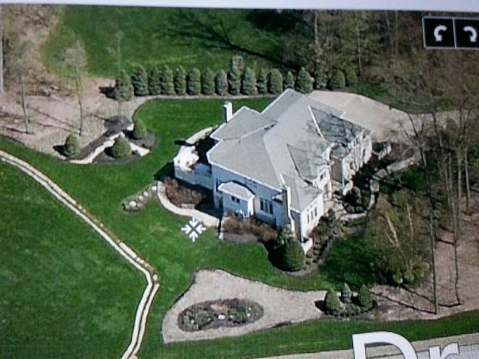 2nd image of 6814 Edinboro Pl