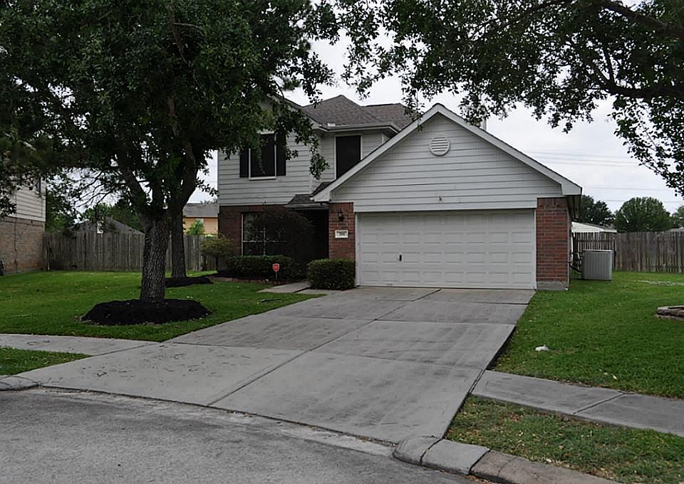 1st image of 204 Glade Bridge Ln